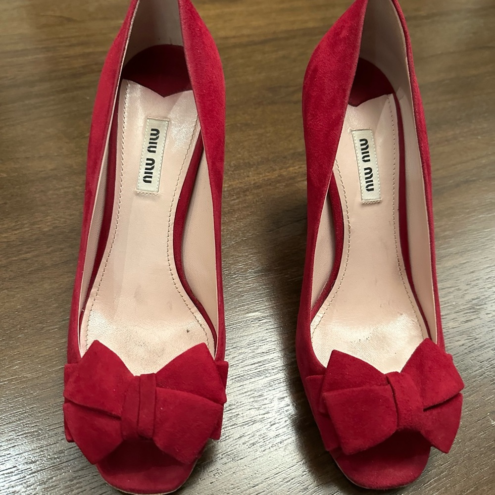 MIU MIU suede pumps | mid heel | hot pink | bow detail | with box and dust bag